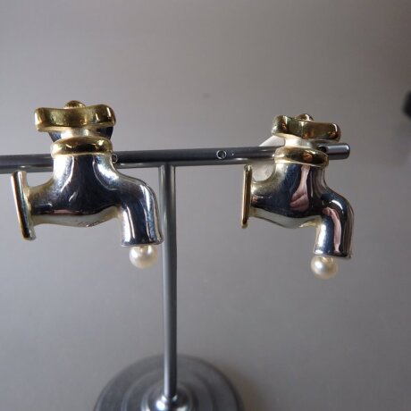 Neugablonz: Paar kuriose Ohrclips Wasserhahn (36701)