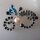 Neugablonz: Grosse Brosche farbiger Strass und Perle (35711)