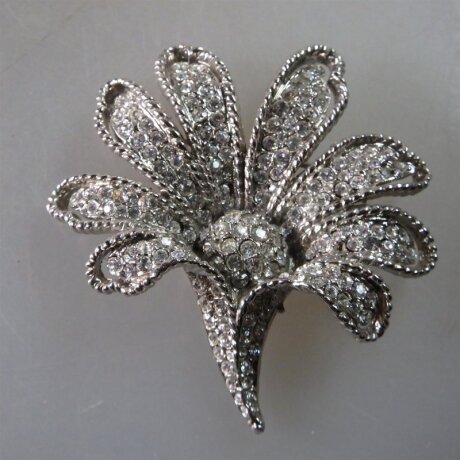Neugablonz: Prächtige Brosche Blüte Strass (35718)