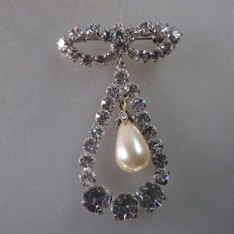 Neugablonz: Bewegliche Brosche Perle und Strass (35722)