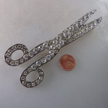 Neugablonz: Grosse Brosche Schere Strass (35734)