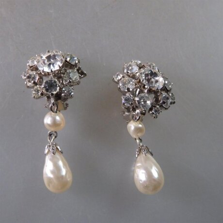Neugablonz: Paar bewegliche Ohrclips Perlen Strass 1925 (35749)