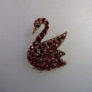 Neugablonz: Brosche Schwan roter Strass (35880)