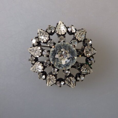 Neugablonz: Runde prächtige Brosche Strass (35993)