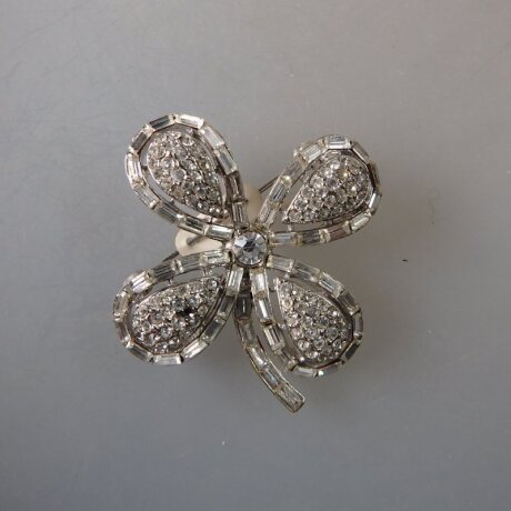 Neugablonz: Prächtige Brosche Blüte Strass (36037)