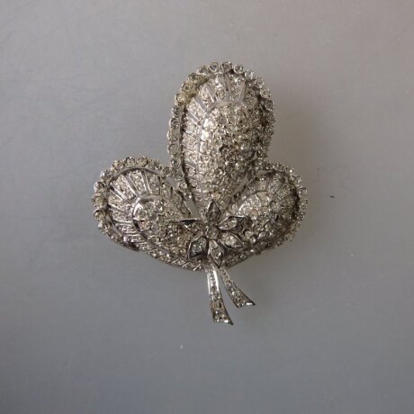 Neugablonz: Prächtige Brosche Blüte Strass (36038)