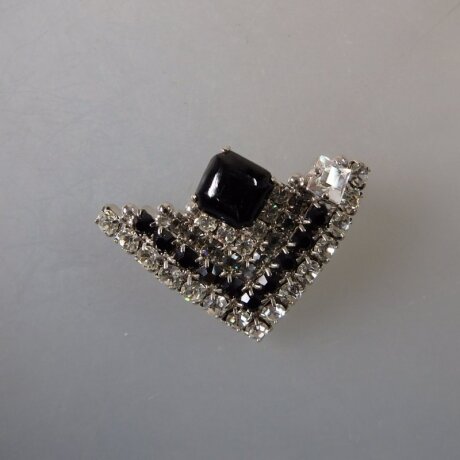 Neugablonz: Dreieckige Brosche Strass (36048)