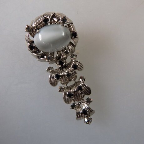 Neugablonz: Bewegliche Brosche Mondstein Cabochon (36051)