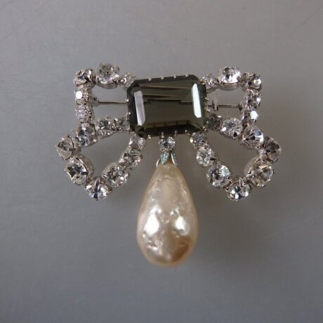 Neugablonz: Brosche Rauchquarz und Perle (36056)