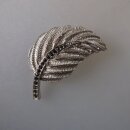Neugablonz: Massive Brosche Blatt schwarzer Strass (36062)