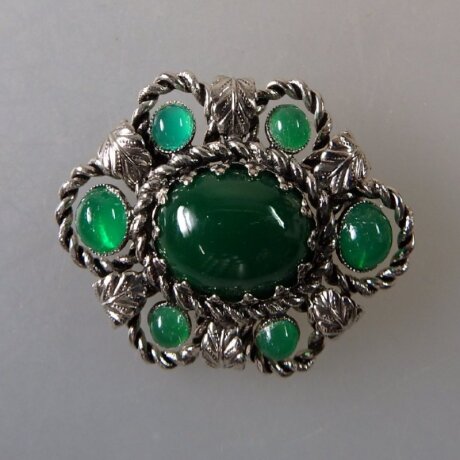 Neugablonz: Ovale Brosche grüne Cabochons (36069)