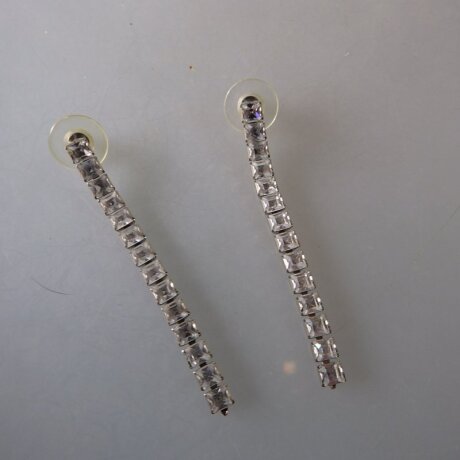 Neugablonz: Paar elegante Ohrstecker weisser Strass (36101)