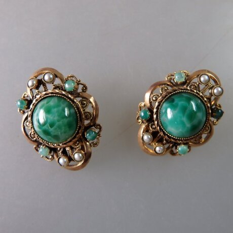 Neugablonz: Paar Ohrclips Malachit Cabochon alter Stil um 1910 (36175)