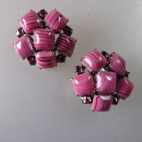 Neugablonz: Paar Ohrclips violette Cabochons alter Stil um 1935 (36237)