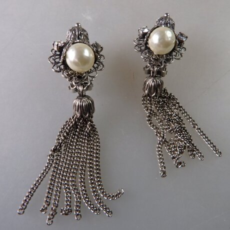 Neugablonz: Paar opulente Ohrclips mit Quasten alter Stil um 1920 (36272)