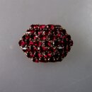 Neugablonz: Gewölbte Brosche granatroter Strass um...
