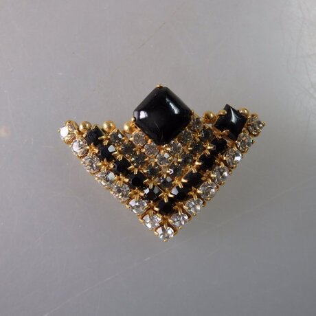 Neugablonz: Prächtige dreieckige Brosche Strass um 1960 (36294)