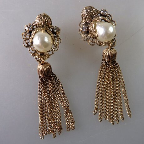 Neugablonz: Paar opulente Ohrclips mit Quasten alter Stil um 1920 (36300)