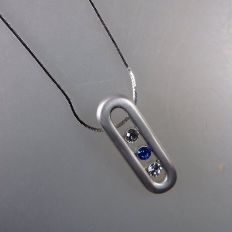 Neugablonz: Moderner Collieranhänger an Kette (36512)