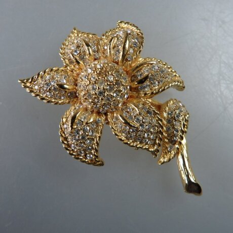 Neugablonz: Prächtige Brosche Blüte Strass um 1960 (36585)