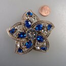 Neugablonz: Grosse Brosche blauer und weisser Strass (36605)