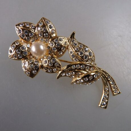 Neugablonz: Brosche Blüte Perle Strass (36610)