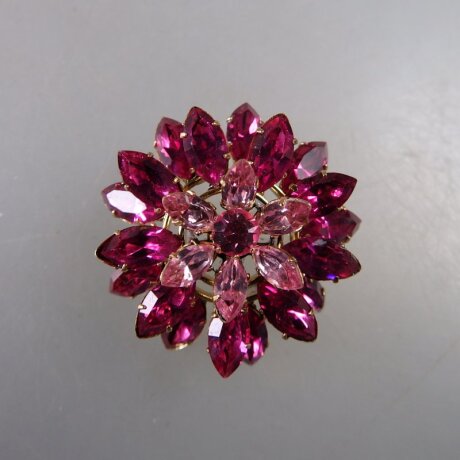 Neugablonz: Brosche Blüte rosa Strass um 1950 (36614)